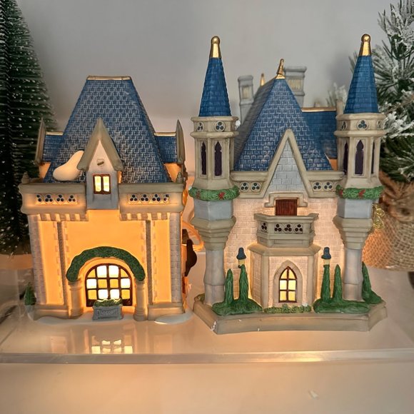 Department 56 Disney Parks Village Series Heritage Village Collection Light Up - Picture 4 of 16
